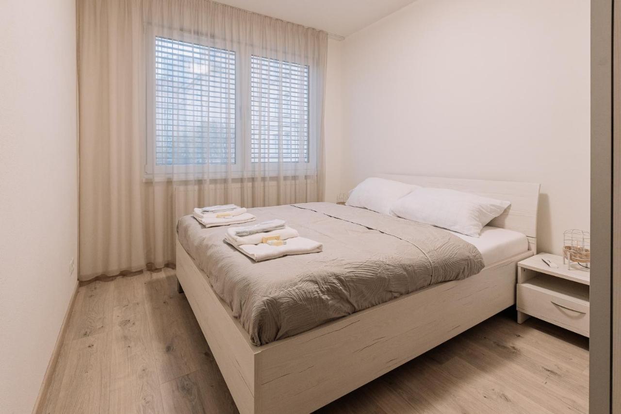 Skau Dunajska 58A Apt3 Apartment บราติสลาวา ภายนอก รูปภาพ