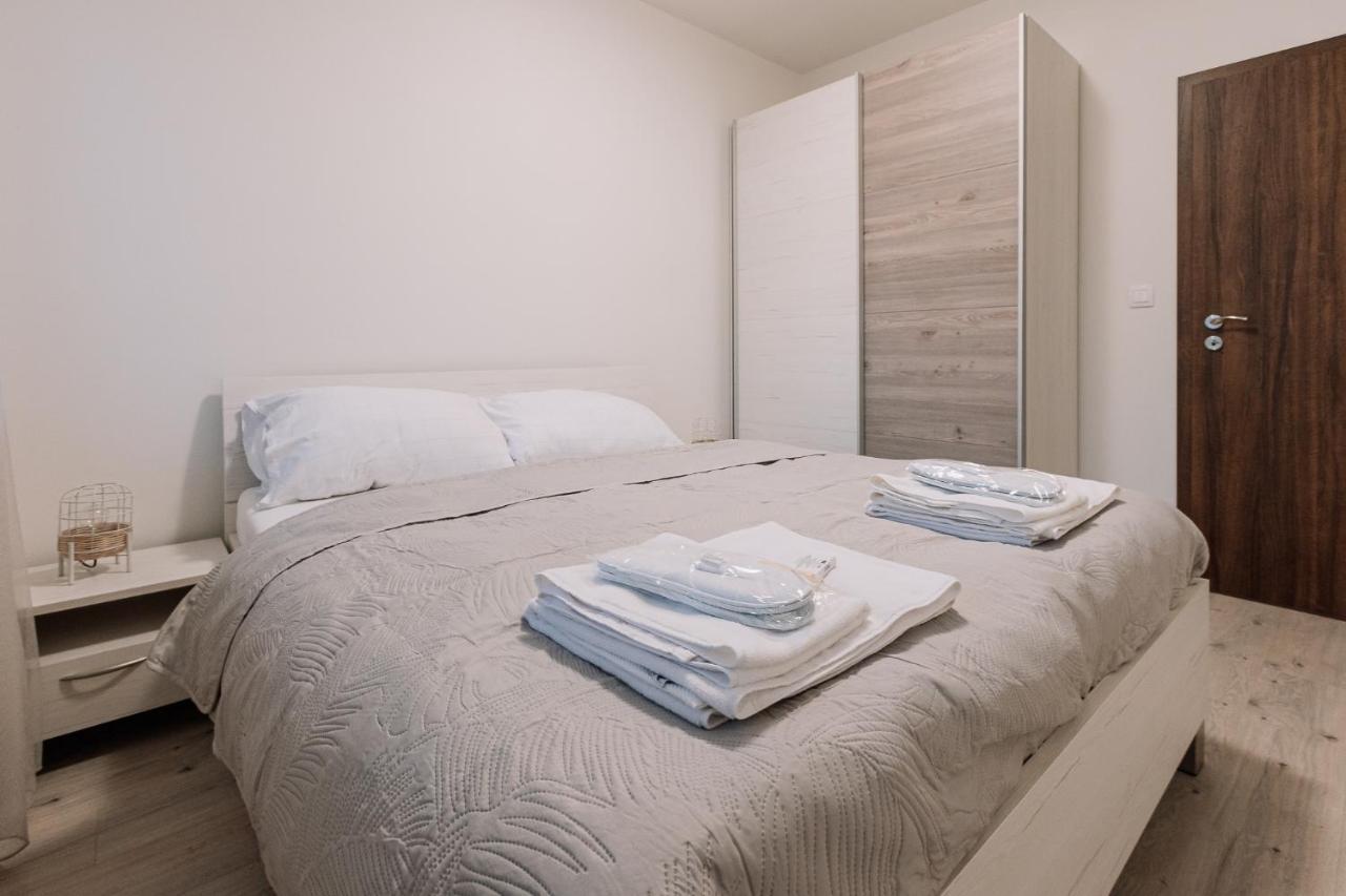 Skau Dunajska 58A Apt3 Apartment บราติสลาวา ภายนอก รูปภาพ