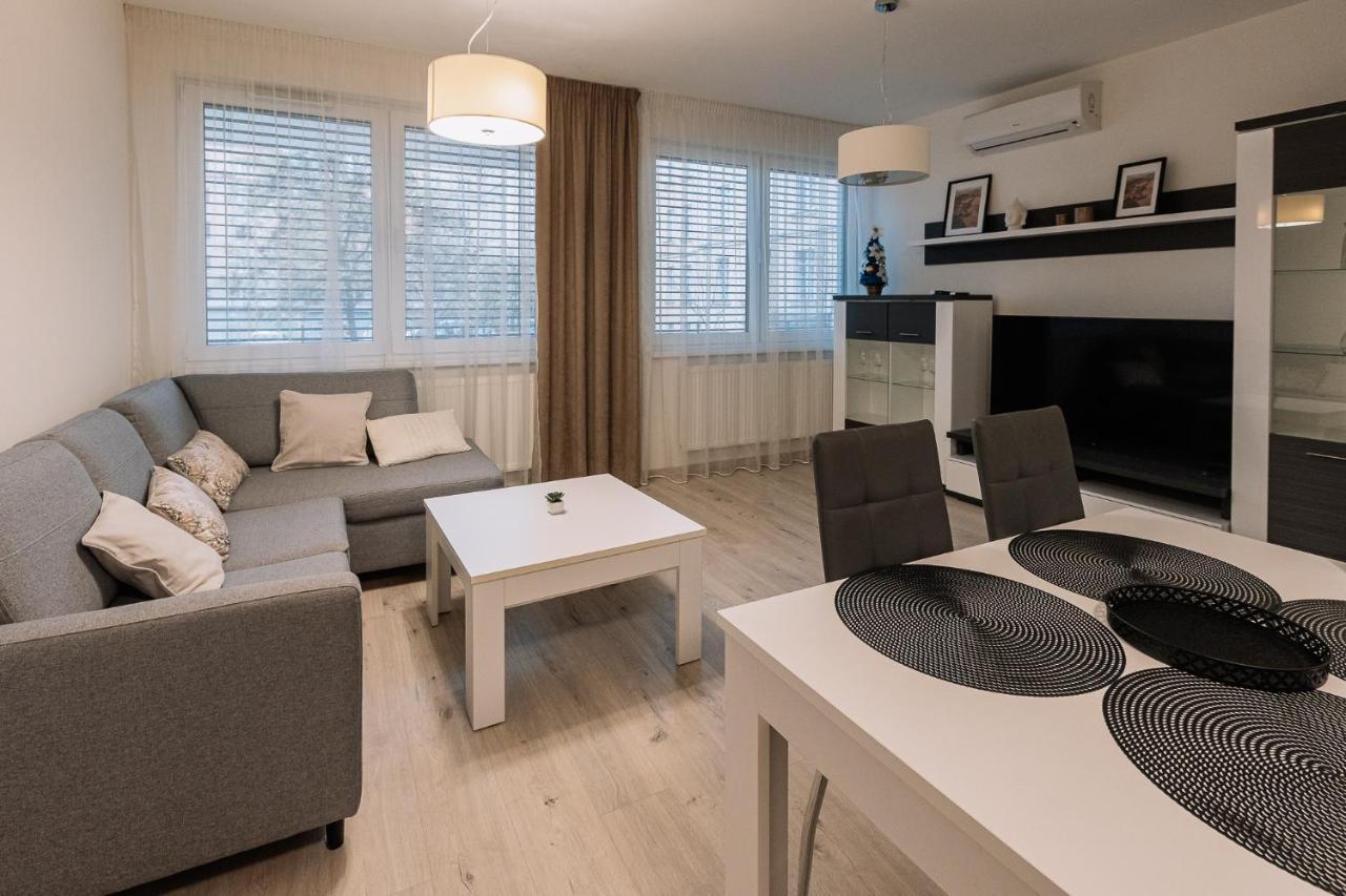 Skau Dunajska 58A Apt3 Apartment บราติสลาวา ภายนอก รูปภาพ